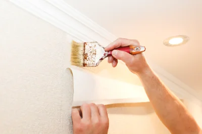 Pose de papier peint à Yèvre-la-Ville — revêtements muraux et toiles de verre